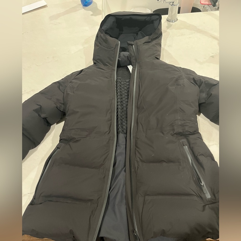 LuluLemon Sleet Street Goose Down Coat- never worn-Size 8